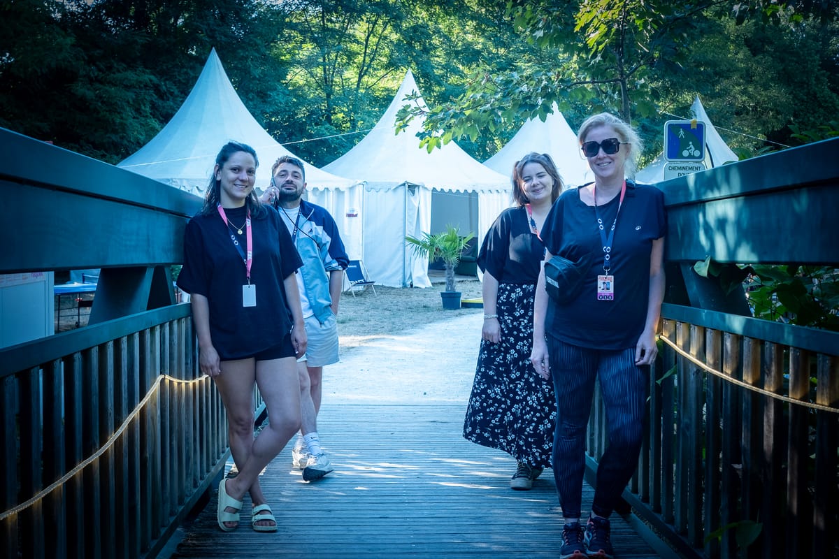 Tu fais quoi de l'autre côté du ruisseau ?